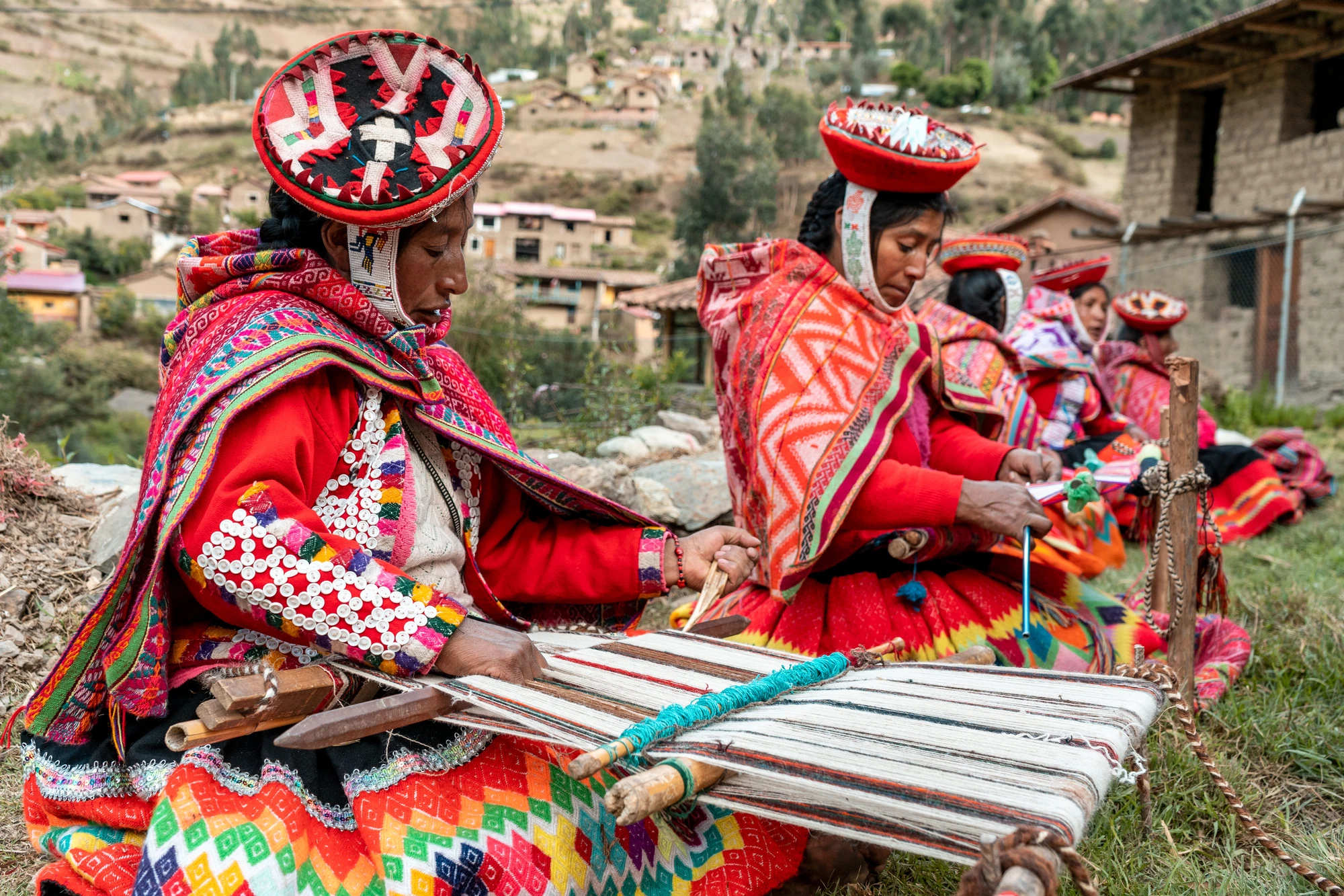 EXPERIENCE PROGRAM - This circuit focuses on discovering the life of the Andean inhabitants, in towns rarely visited by tourists. It offers the possibility of sharing unique and unforgettable moments in warm and welcoming environments with local families. Combine the discovery of the culture and history of the towns with the magic of the place.