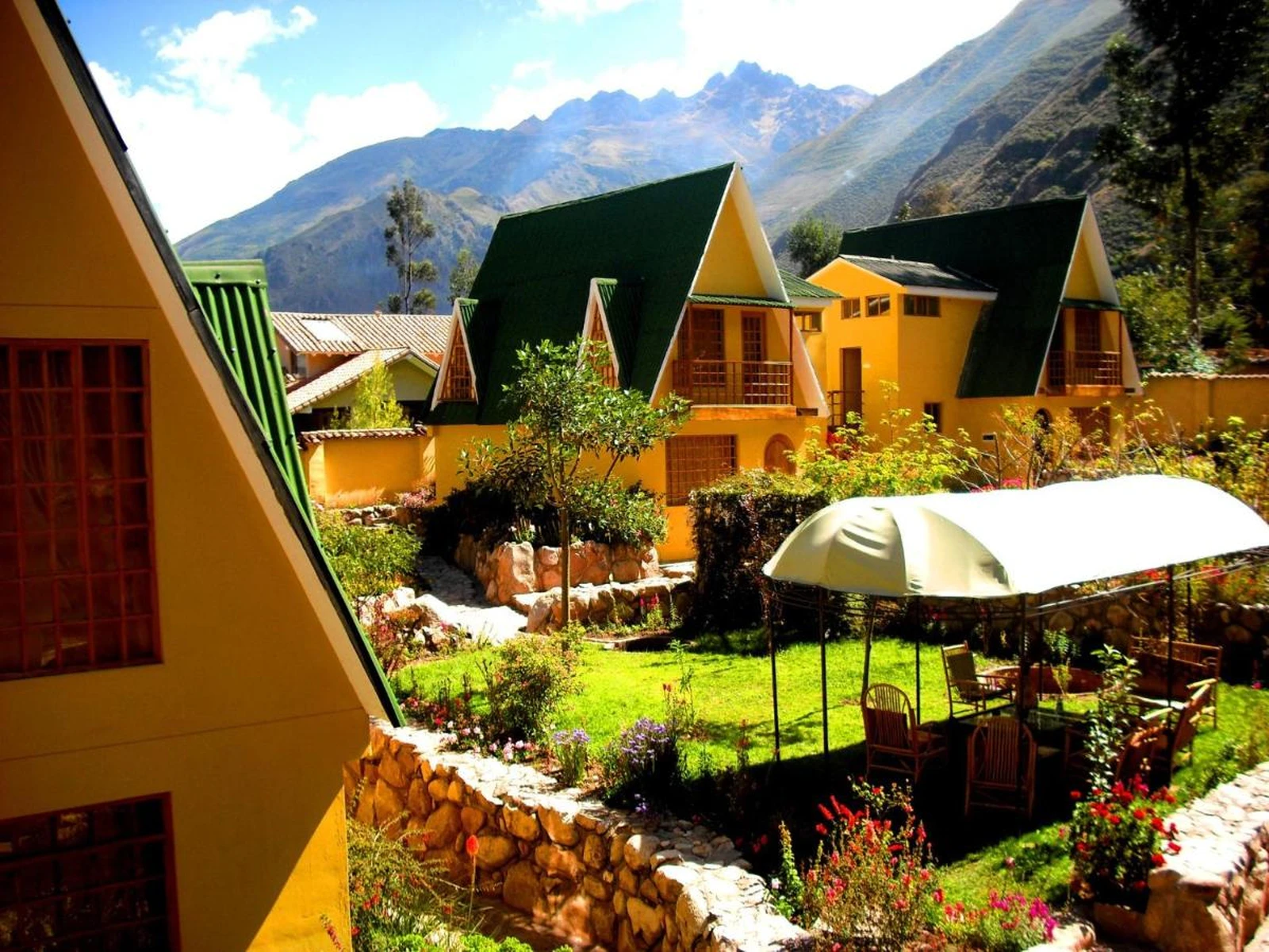 Muyundi Travel 2023, tourism company in Perú. Discover the magic of Peru. Immerse yourself in the Amazon jungle, contemplate the majestic Andes and let yourself be carried away by the history of the ancient Incas. Muyundi Travel invites you to explore every corner, so that your trip is unforgettable.