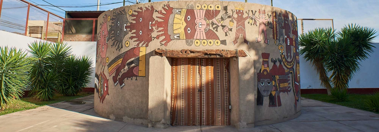 DM Nasca Hotel - The hotel is considered a historical place in the region, because it was home to the German archaeologist Maria Reiche while studying the Nasca lines. So it is possible to take a tour of his room, where he lived for twenty -five years.