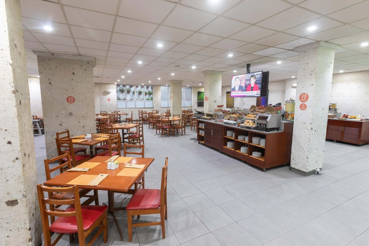 Andina Standard House - It is located in the heart of the Monumental neighborhood of San Lazaro, considered one of the oldest in Arequipa, is a hotel built with ashlar and a contemporary style.