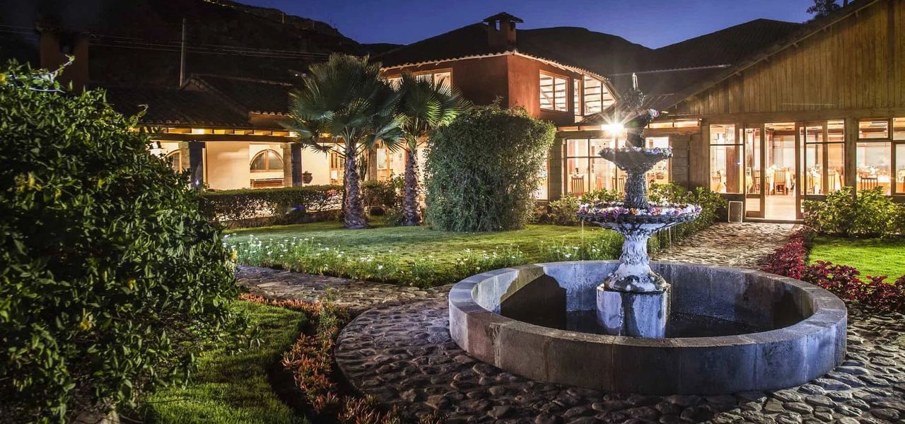 San Agustin Urubamba - Discover all the exclusivity of staying in a unique place, the San Agustín Urubamba & Spa hotel. This hotel is located in an old orange farm, in the middle of the Sacred Valley of the Incas. It is a boutique hotel that enjoys a relaxed atmosphere, with a beautiful garden with lush trees, an outdoor pool and an exclusive spa. The best place to enjoy a family, couple or groups and discover some of the best kept secrets in the Sacred Valley.