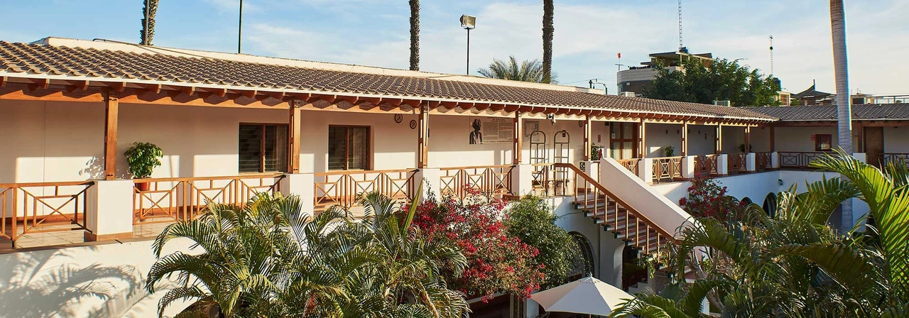 The hotel is considered a historical place in the region, because it was home to the German archaeologist Maria Reiche while studying the Nasca lines. So it is possible to take a tour of his room, where he lived for twenty -five years.