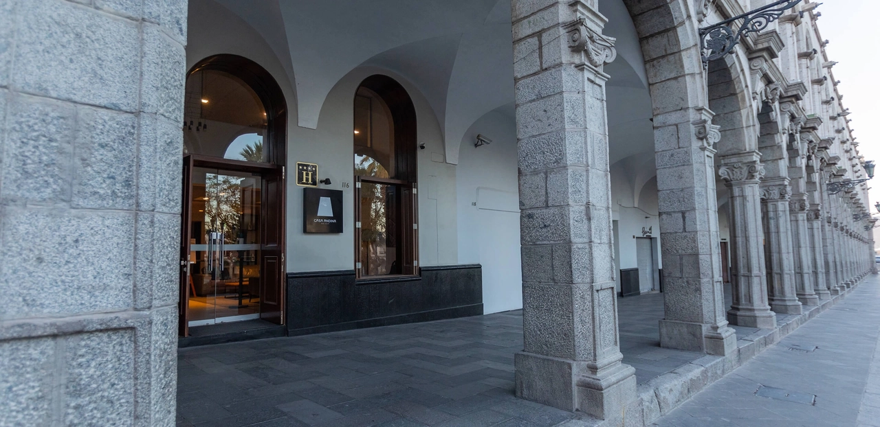Andina Casa Select - Located in the Plaza de Armas, close to the tourist attractions of the White City of Arequipa, the hotel has 58 rooms distributed in 5 floors, the highly trained staff provides a service to detail and porpician an unforgettable stay.