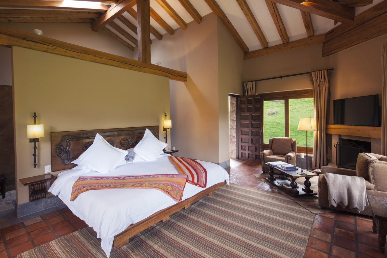 Inkaterra Urubamba - Inkaterra Hacienda Urubamba is a 5 -star Hacienda contemporary hotel in the Sacred Valley of the Incas, between Cusco and Machu Picchu. Immersed in the field, the hotel has approximately 40 hectares and is surrounded by imposing green mountains.