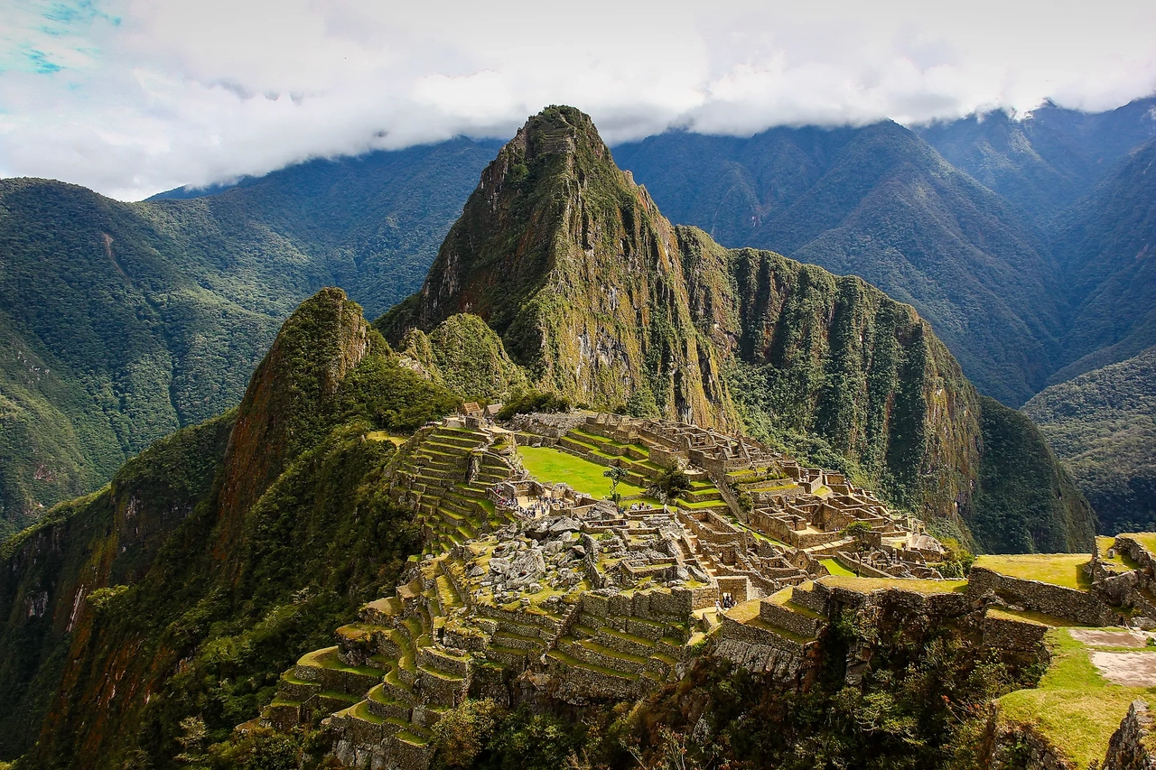 A circuit to discover the archaeological capital of America, with its beautiful tourist attractions within the city and its surroundings - Cathedral, Qoricancha, Saqsayhuaman, Qenqo, Pukapukara, Tambomachay and its beautiful sacred valley of the Incas, Maras, Moray, Chinchero, Pisaq , Ollantaytambo, ''Vinicunca'' mountain of colors, Humantay lagoon, and its beautiful wonder of the world Machu Picchu that is full of history and culture of our ancestors..