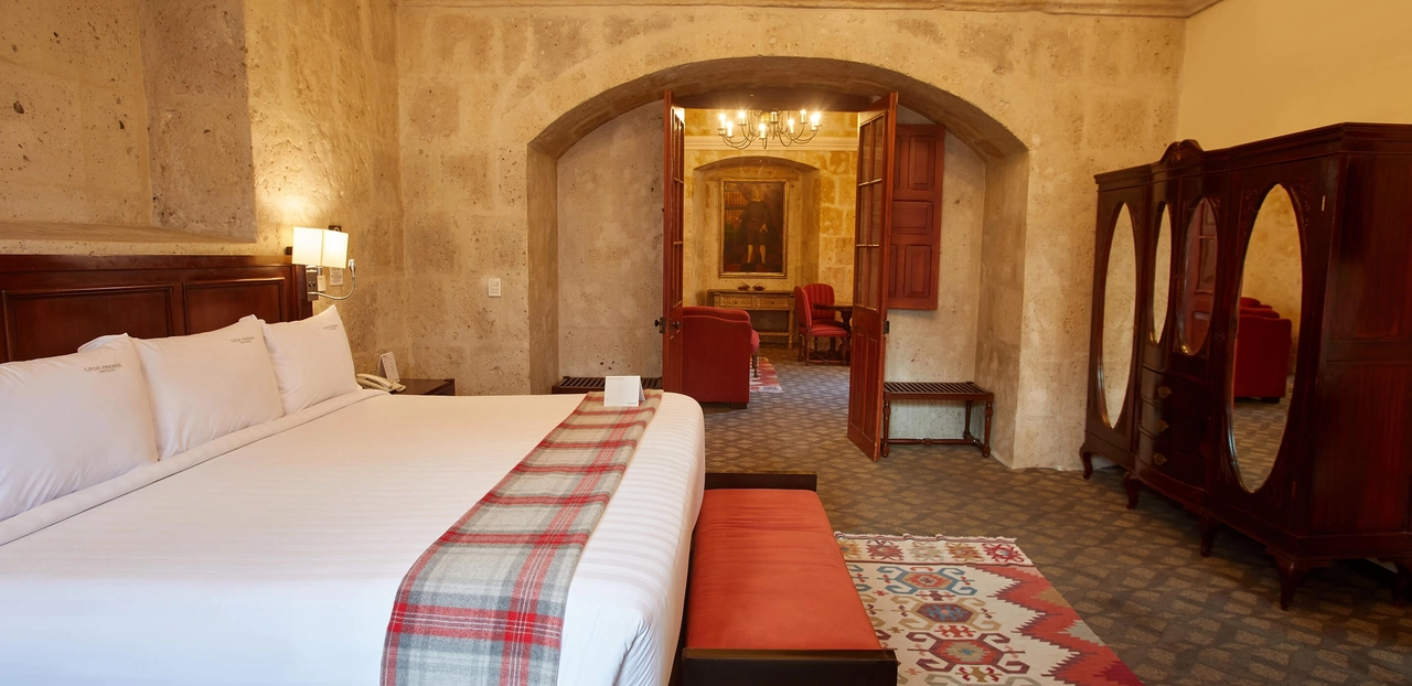 Andina Premium House - Located in the Historical Center of the White City, made in ashlar and raised on the old Casa House, a national historical monument built in 1974 and recognized as Cultural Heritage by UNESCO.