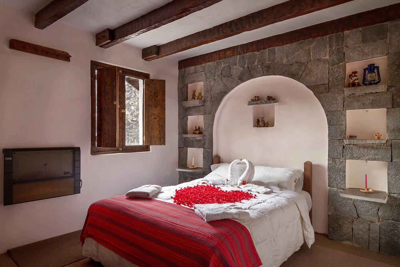 Well of heaven - The Pozo del Cielo hotel opened its doors on May 20, 2001 in the district of Chivay, province of Caylloma, in the heart of the Colca Valley. Our wish; As it is currently, it was to offer a quality service and for this we had 20 rooms distributed among marriage, simple and double.