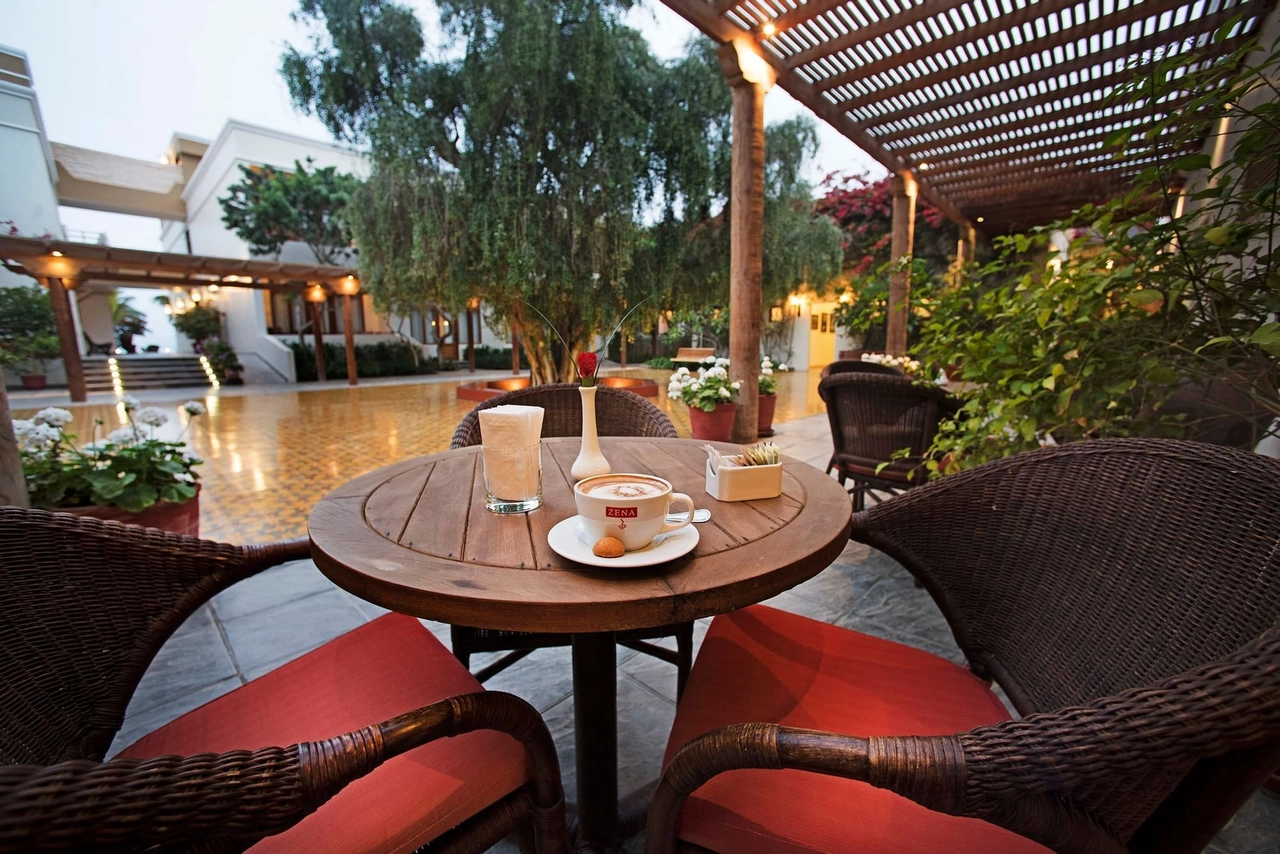 The Bahia hacienda - Framed by panoramic views to the ocean, lush tropical gardens and the elegant architecture of a classic coastal farm. Discover an exclusive but quiet and comfortable getaway on the banks of the beautiful Bay of Paracas. It is a destination where modern luxury and simplicity are perfectly combined to create an unforgettable experience.