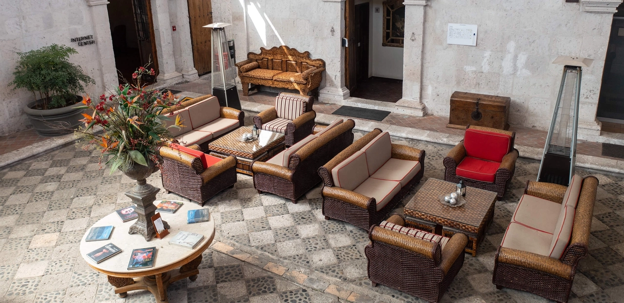 Andina Premium House - Located in the Historical Center of the White City, made in ashlar and raised on the old Casa House, a national historical monument built in 1974 and recognized as Cultural Heritage by UNESCO.