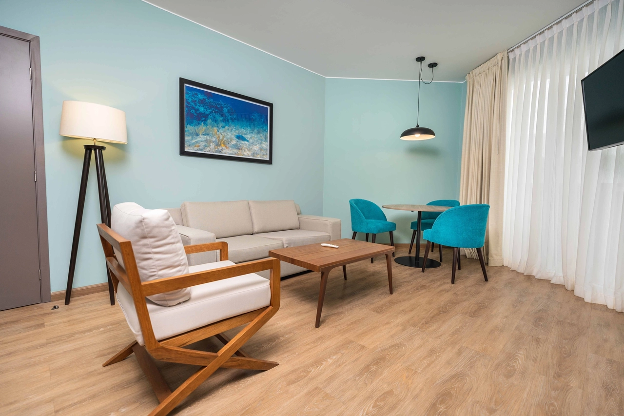 Andina Casa Select - Perfectly located near the Bahia de Paracas, it is the ideal place for couples and families that seek to escape the routine and immerse themselves in a quiet environment with all the necessary services.