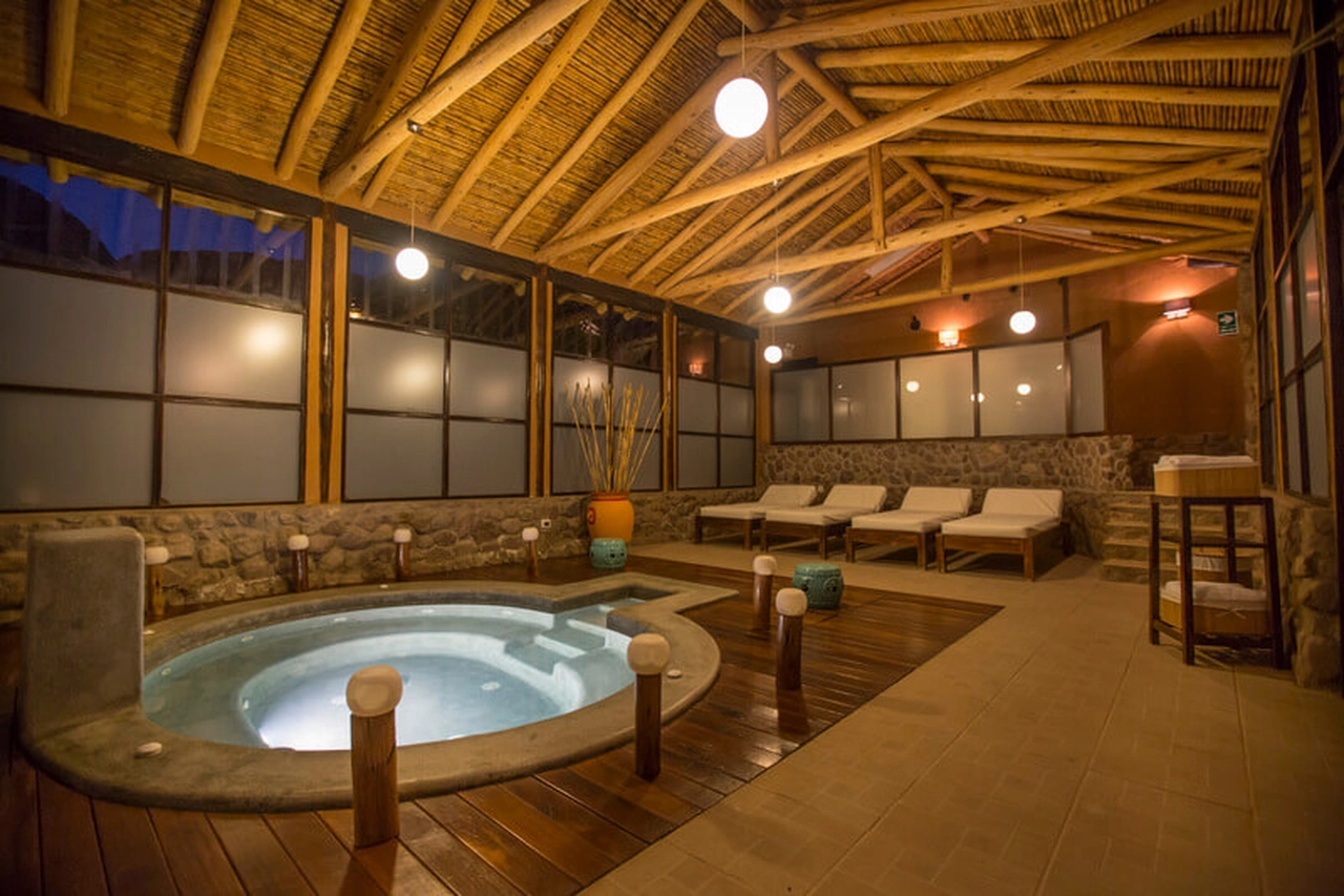 Alive earth - We have 36 large rooms, including some relatives who can accommodate up to 4 people. Within the hotel you can enjoy its green areas, the delicious food of the Suno restaurant that offers buffet breakfast, buffet lunch or the letter, and for dinner we have a very varied letter for all tastes.