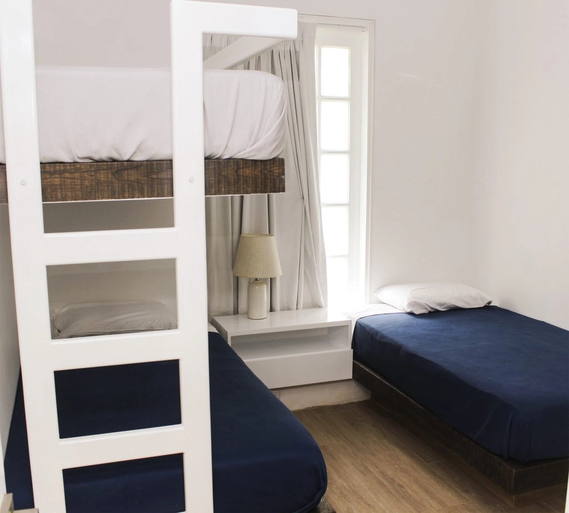 Paracas house - The hotel gives its comfortable rooms, with an exceptional terrace that has an excellent view of the sea, where you can enjoy varied breakfasts and a relaxing stay; In addition, we have two rooms: one reading and one of games.