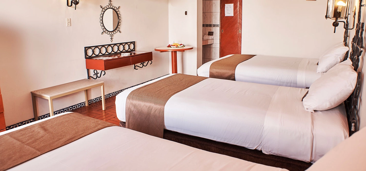 DM Nasca Hotel - The hotel is considered a historical place in the region, because it was home to the German archaeologist Maria Reiche while studying the Nasca lines. So it is possible to take a tour of his room, where he lived for twenty -five years.