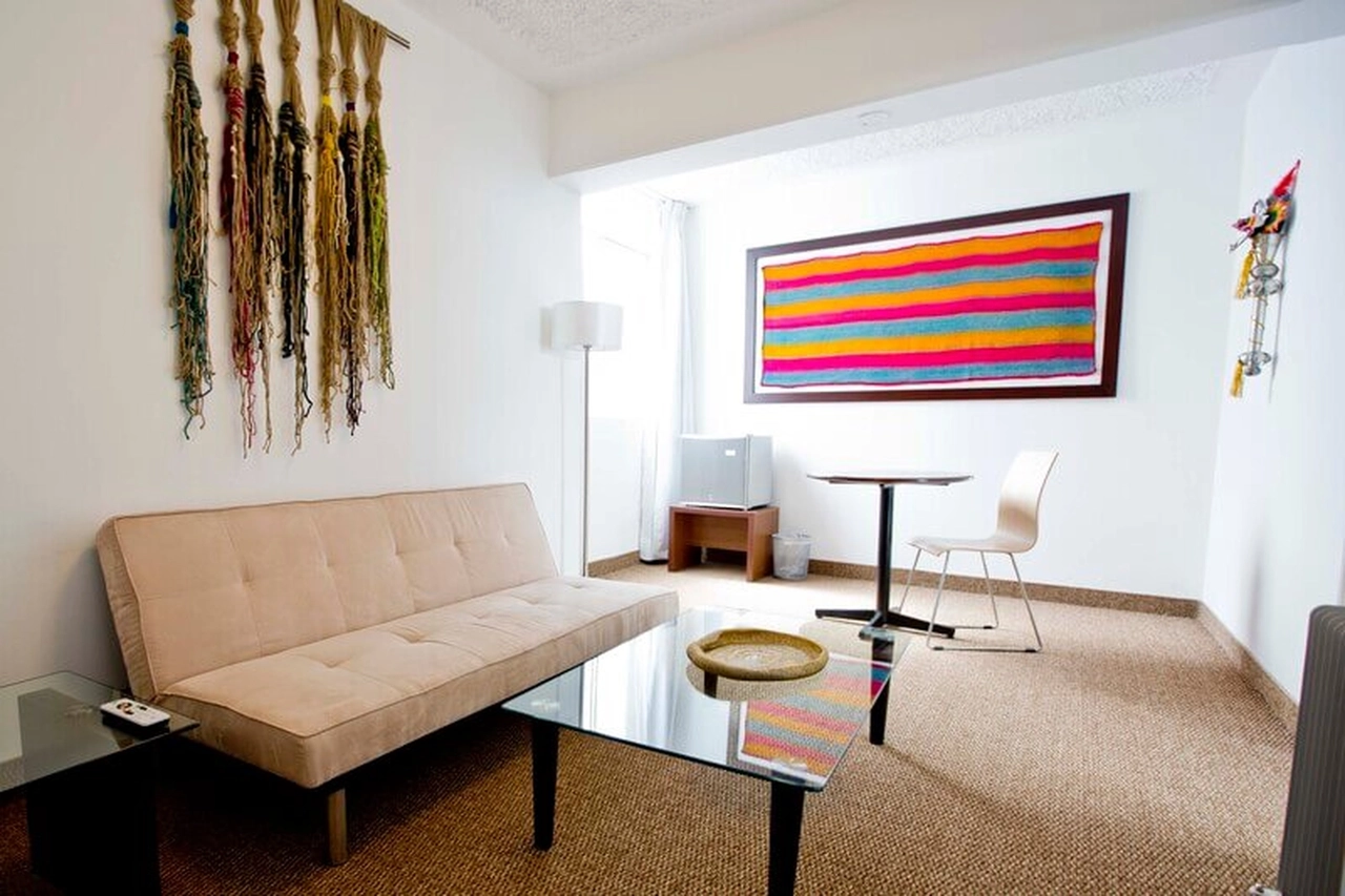 Alive earth - This strategic location allows our guests to easy access to the Plaza de Armas and Lima Street, which is the most commercial and cosmopolitan of the city, where travelers can enjoy the best restaurants, popular art stores and artistic bars.