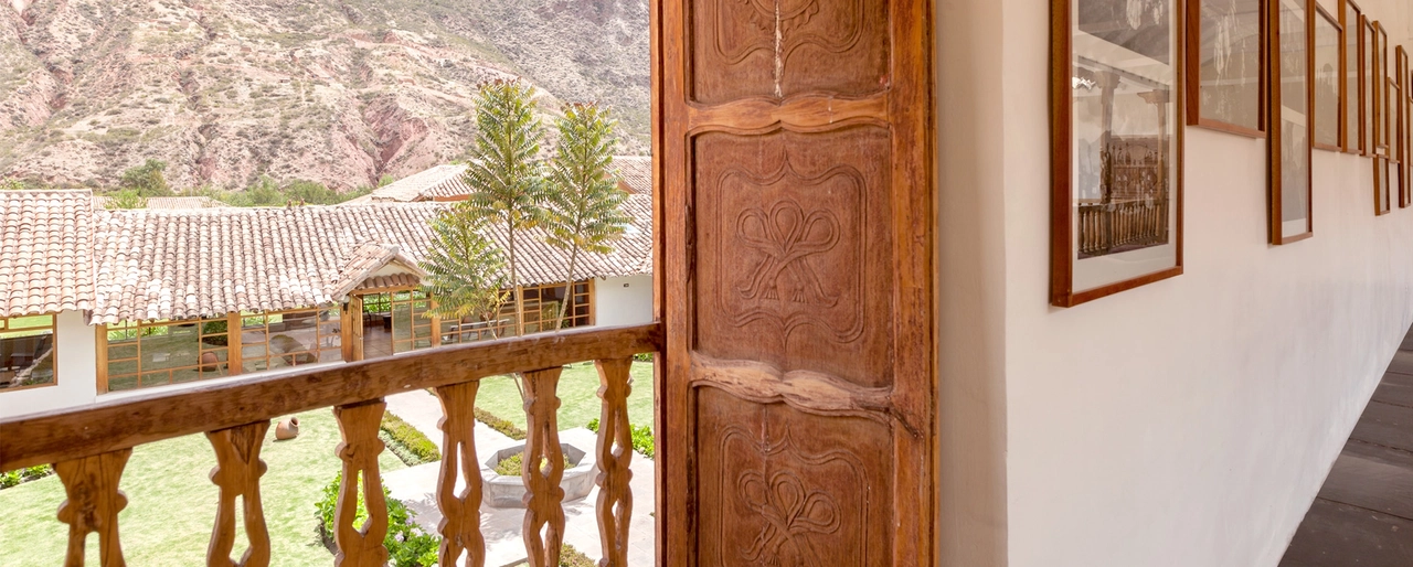The Yucay house - Surrounded by imposing mountains and snowfall, the hotel will surprise him with spectacular views and beautiful gardens where he can relax and feel the magic of the Sacred Valley of the Incas. Our colonial house built in 1810 will transport it over time to a place where history, nature and warm service come together to create unique experiences.