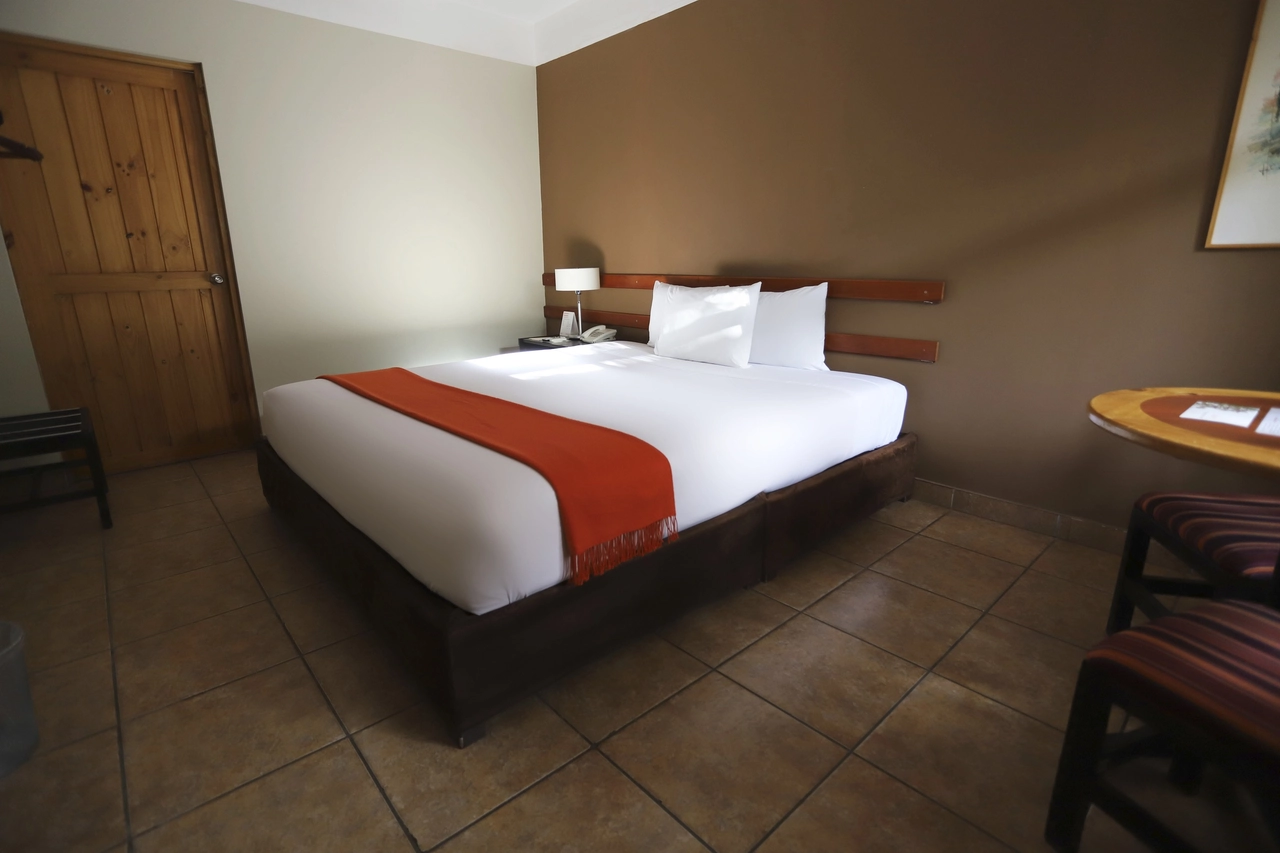 Andina Standard House - It is located a few minutes from Nasca`s Plaza de Armas and just 20 minutes to know one of the best places in this destination: the Nasca lines.