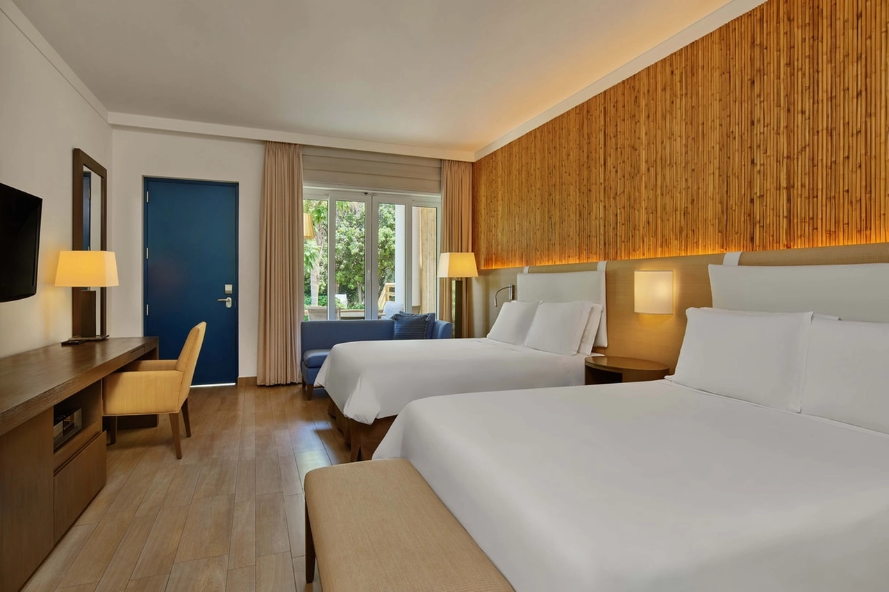 Paracas to Luxury Collection Resort - Our beach resort offers first level facilities, private dock, the only luxury spa in the city, exquisite local and international cuisine and exciting experiences that will allow you to be in contact with nature.
