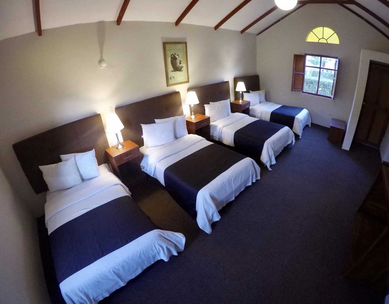 Casona Plaza Ecolodge - Casona Plaza Ecolodge Colca is a cozy and quiet Lodge located in the town of Yanque, nestled in the Colca Valley, 3 hours from the city of Arequipa. The hotel is made up of a set of houses made of stone and materials in the area, with green areas, seen to the mountains and the starry sky at night. A place to rest and get away from the city.