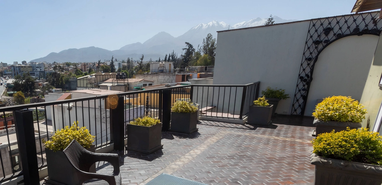 Andina Premium House - Located in the Historical Center of the White City, made in ashlar and raised on the old Casa House, a national historical monument built in 1974 and recognized as Cultural Heritage by UNESCO.