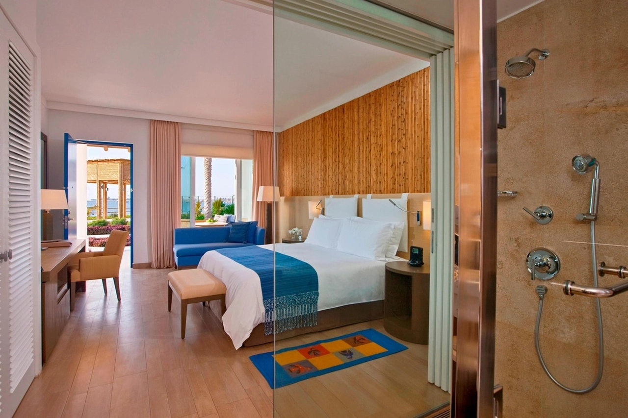 Paracas to Luxury Collection Resort - Our beach resort offers first level facilities, private dock, the only luxury spa in the city, exquisite local and international cuisine and exciting experiences that will allow you to be in contact with nature.
