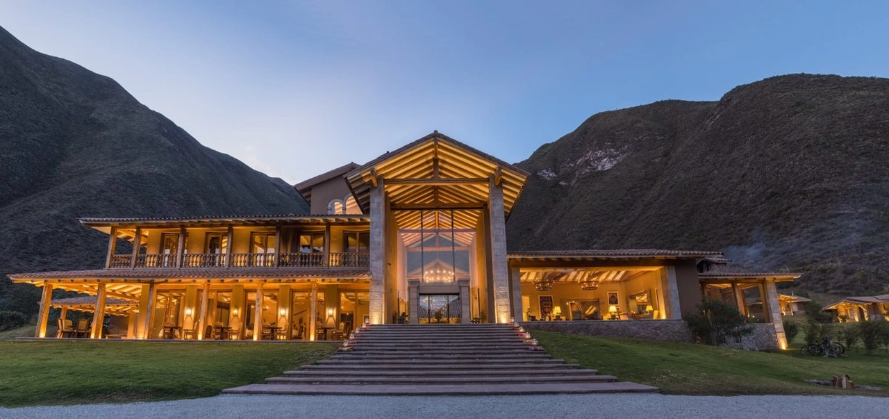 Inkaterra Urubamba - Inkaterra Hacienda Urubamba is a 5 -star Hacienda contemporary hotel in the Sacred Valley of the Incas, between Cusco and Machu Picchu. Immersed in the field, the hotel has approximately 40 hectares and is surrounded by imposing green mountains.