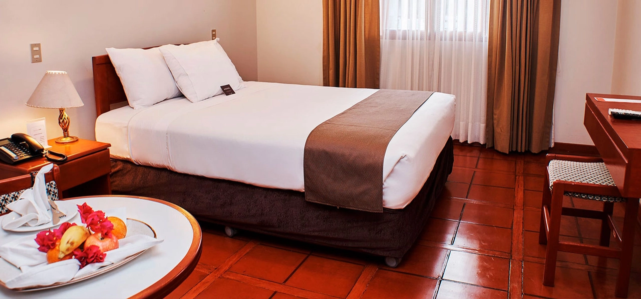 DM Nasca Hotel - The hotel is considered a historical place in the region, because it was home to the German archaeologist Maria Reiche while studying the Nasca lines. So it is possible to take a tour of his room, where he lived for twenty -five years.