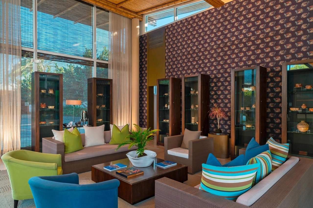 Paracas to Luxury Collection Resort - Our beach resort offers first level facilities, private dock, the only luxury spa in the city, exquisite local and international cuisine and exciting experiences that will allow you to be in contact with nature.