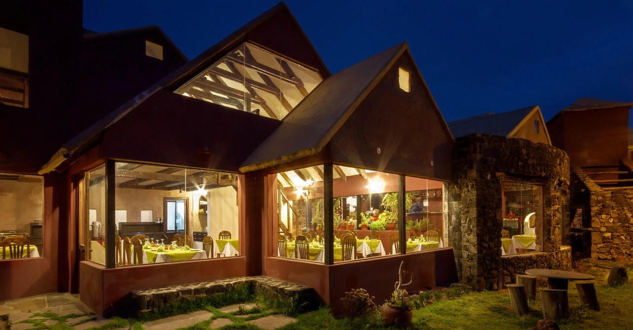 The Pozo del Cielo hotel opened its doors on May 20, 2001 in the district of Chivay, province of Caylloma, in the heart of the Colca Valley. Our wish; As it is currently, it was to offer a quality service and for this we had 20 rooms distributed among marriage, simple and double.