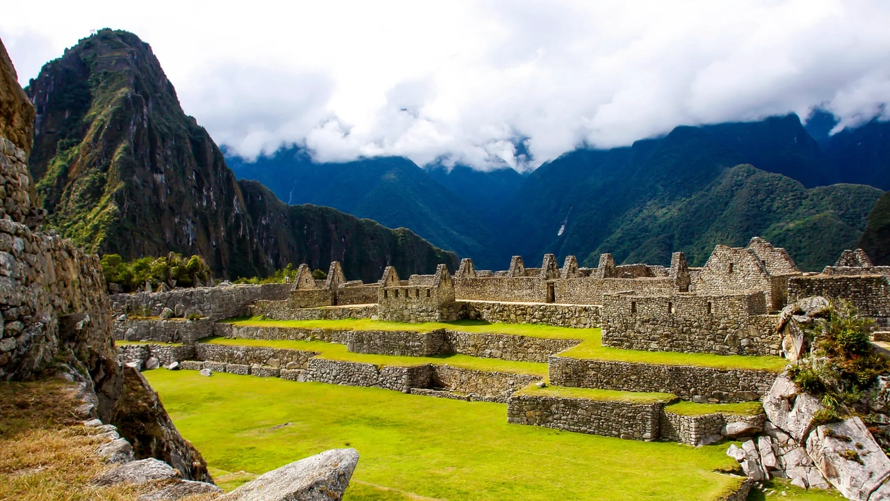 Muyundi Travel 2023, tourism company in Perú. Discover the magic of Peru. Immerse yourself in the Amazon jungle, contemplate the majestic Andes and let yourself be carried away by the history of the ancient Incas. Muyundi Travel invites you to explore every corner, so that your trip is unforgettable.