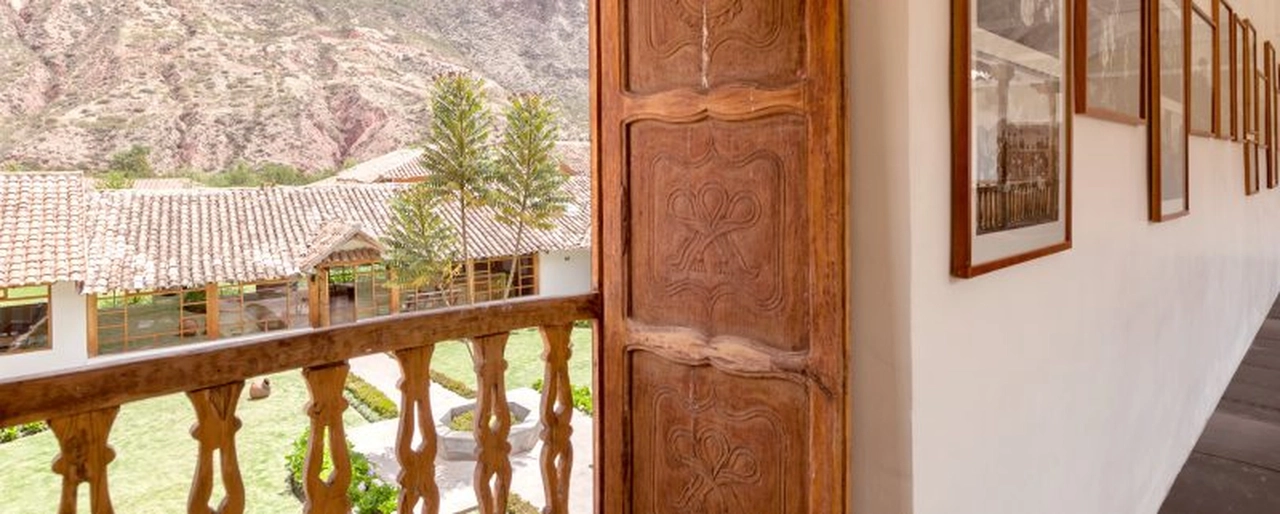 The Yucay house - Surrounded by imposing mountains and snowfall, the hotel will surprise him with spectacular views and beautiful gardens where he can relax and feel the magic of the Sacred Valley of the Incas. Our colonial house built in 1810 will transport it over time to a place where history, nature and warm service come together to create unique experiences.
