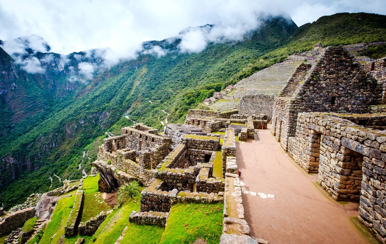 Muyundi Travel 2023, tourism company in Perú. Discover the magic of Peru. Immerse yourself in the Amazon jungle, contemplate the majestic Andes and let yourself be carried away by the history of the ancient Incas. Muyundi Travel invites you to explore every corner, so that your trip is unforgettable.