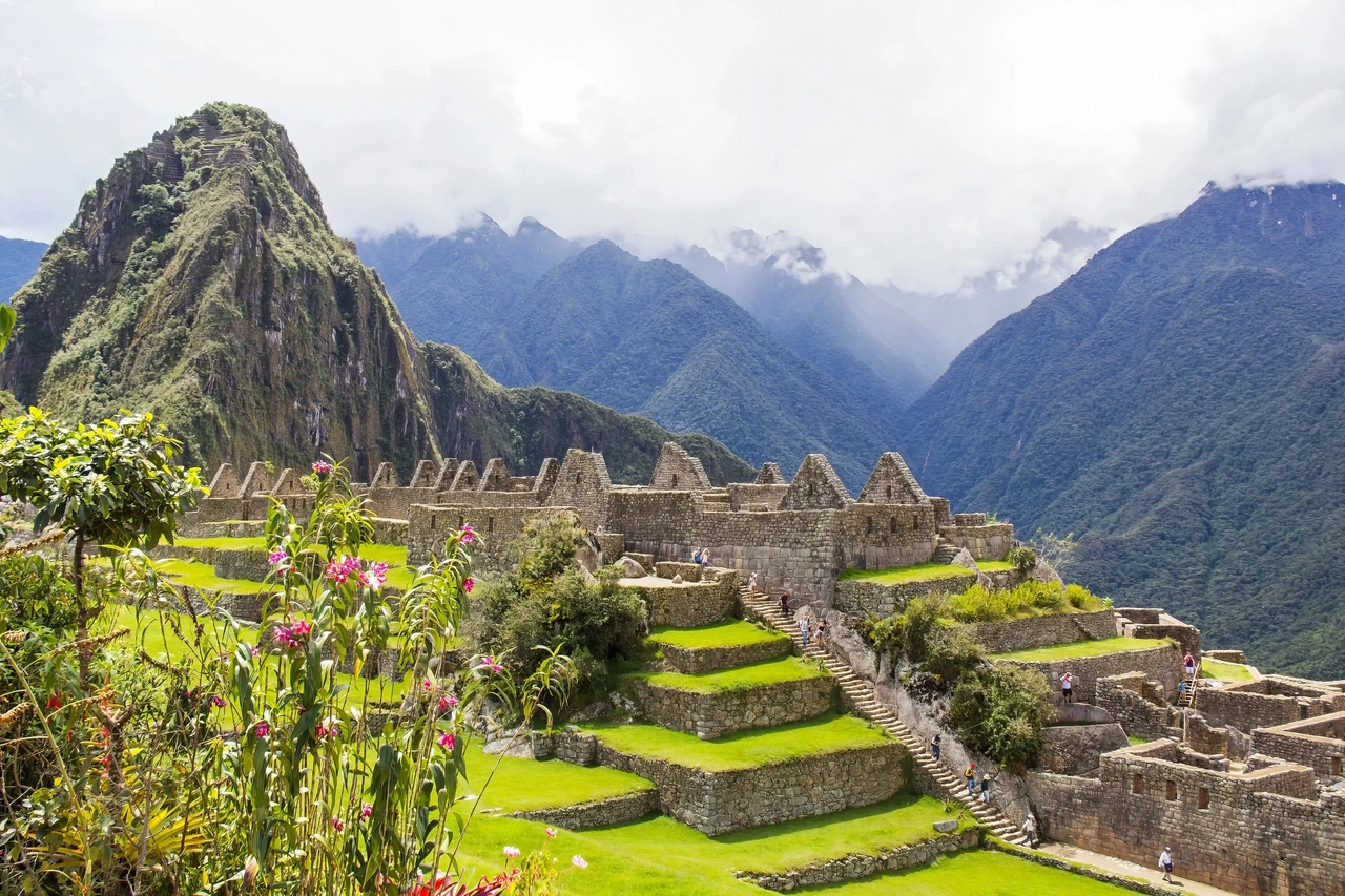 Muyundi Travel 2023, tourism company in Perú. Discover the magic of Peru. Immerse yourself in the Amazon jungle, contemplate the majestic Andes and let yourself be carried away by the history of the ancient Incas. Muyundi Travel invites you to explore every corner, so that your trip is unforgettable.