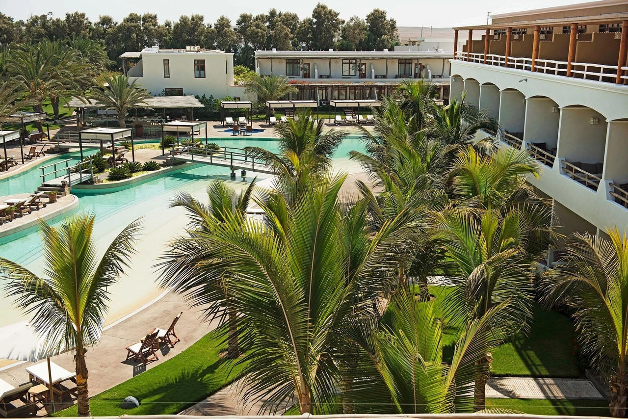 Framed by panoramic views to the ocean, lush tropical gardens and the elegant architecture of a classic coastal farm. Discover an exclusive but quiet and comfortable getaway on the banks of the beautiful Bay of Paracas. It is a destination where modern luxury and simplicity are perfectly combined to create an unforgettable experience.