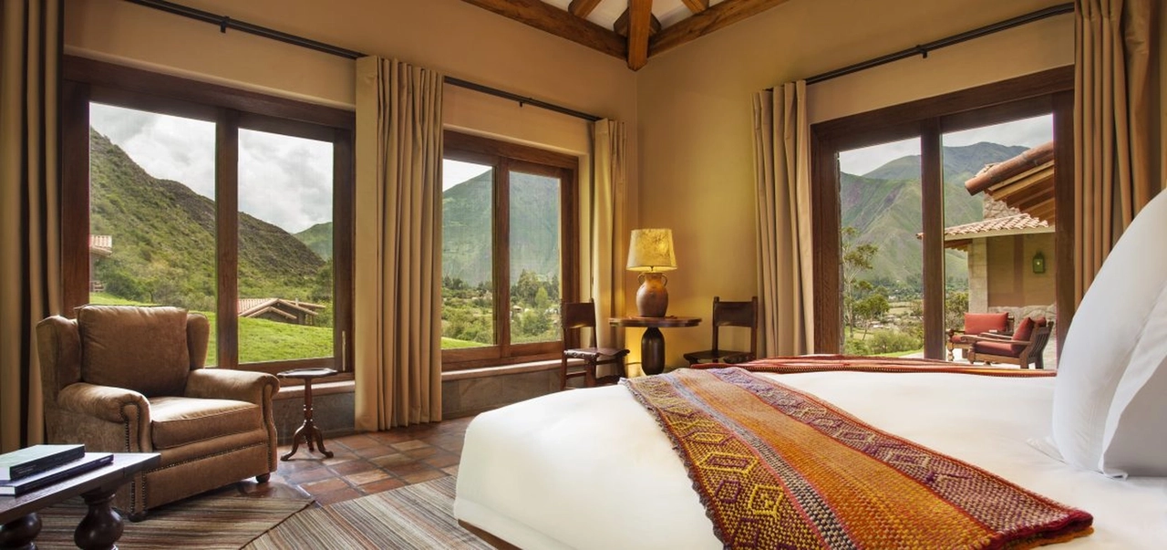 Inkaterra Urubamba - Inkaterra Hacienda Urubamba is a 5 -star Hacienda contemporary hotel in the Sacred Valley of the Incas, between Cusco and Machu Picchu. Immersed in the field, the hotel has approximately 40 hectares and is surrounded by imposing green mountains.