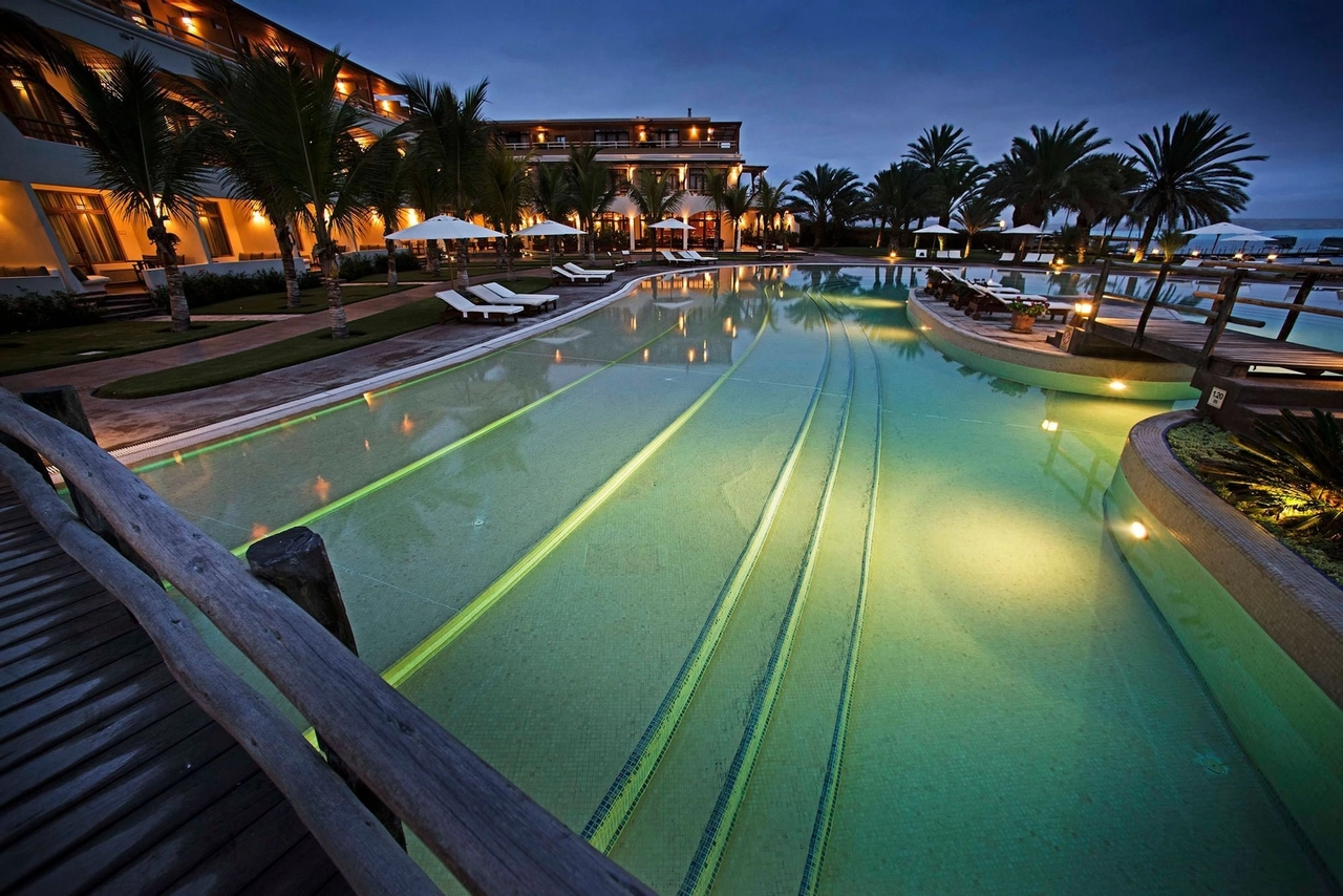 The Bahia hacienda - Framed by panoramic views to the ocean, lush tropical gardens and the elegant architecture of a classic coastal farm. Discover an exclusive but quiet and comfortable getaway on the banks of the beautiful Bay of Paracas. It is a destination where modern luxury and simplicity are perfectly combined to create an unforgettable experience.